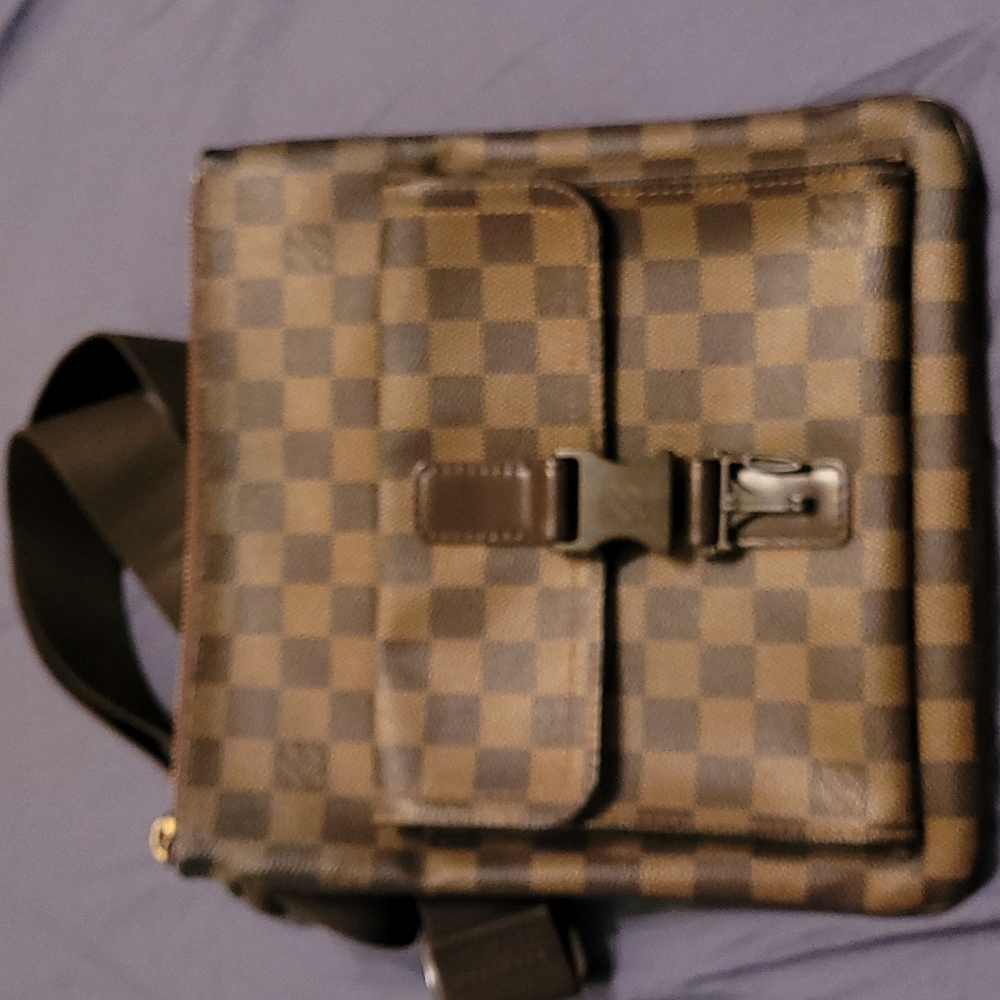 Louis Vuitton Damier Messenger Bag